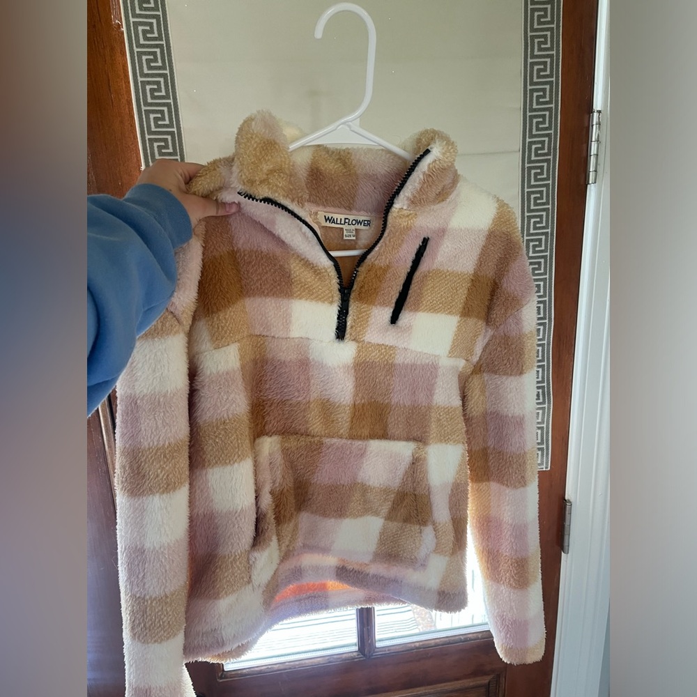 Boutique pullover